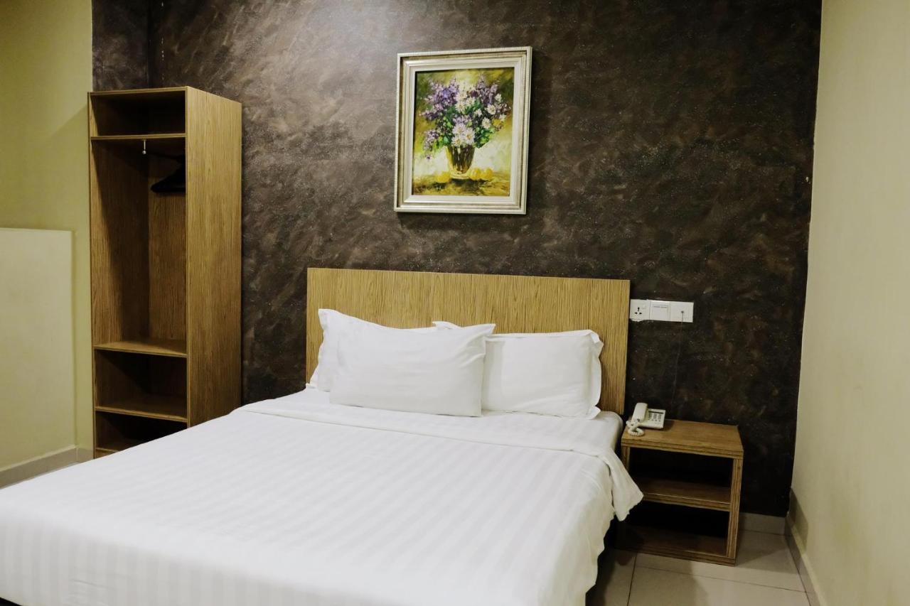 Era Plus Hotel Seri Kembangan Exteriér fotografie