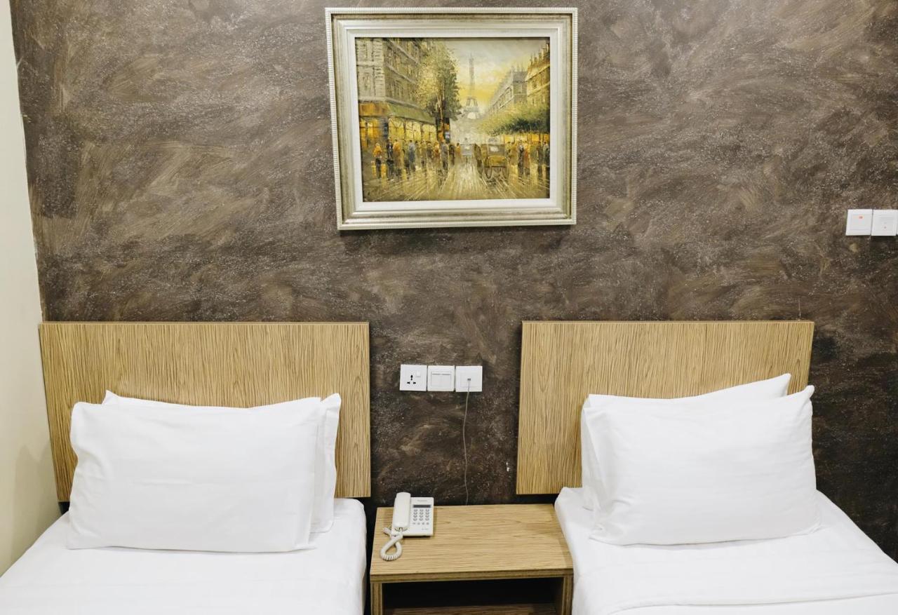 Era Plus Hotel Seri Kembangan Exteriér fotografie