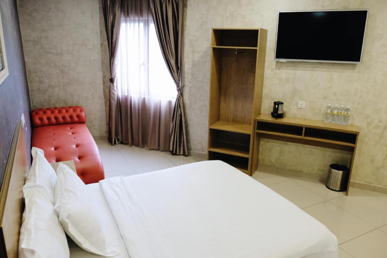 Era Plus Hotel Seri Kembangan Exteriér fotografie